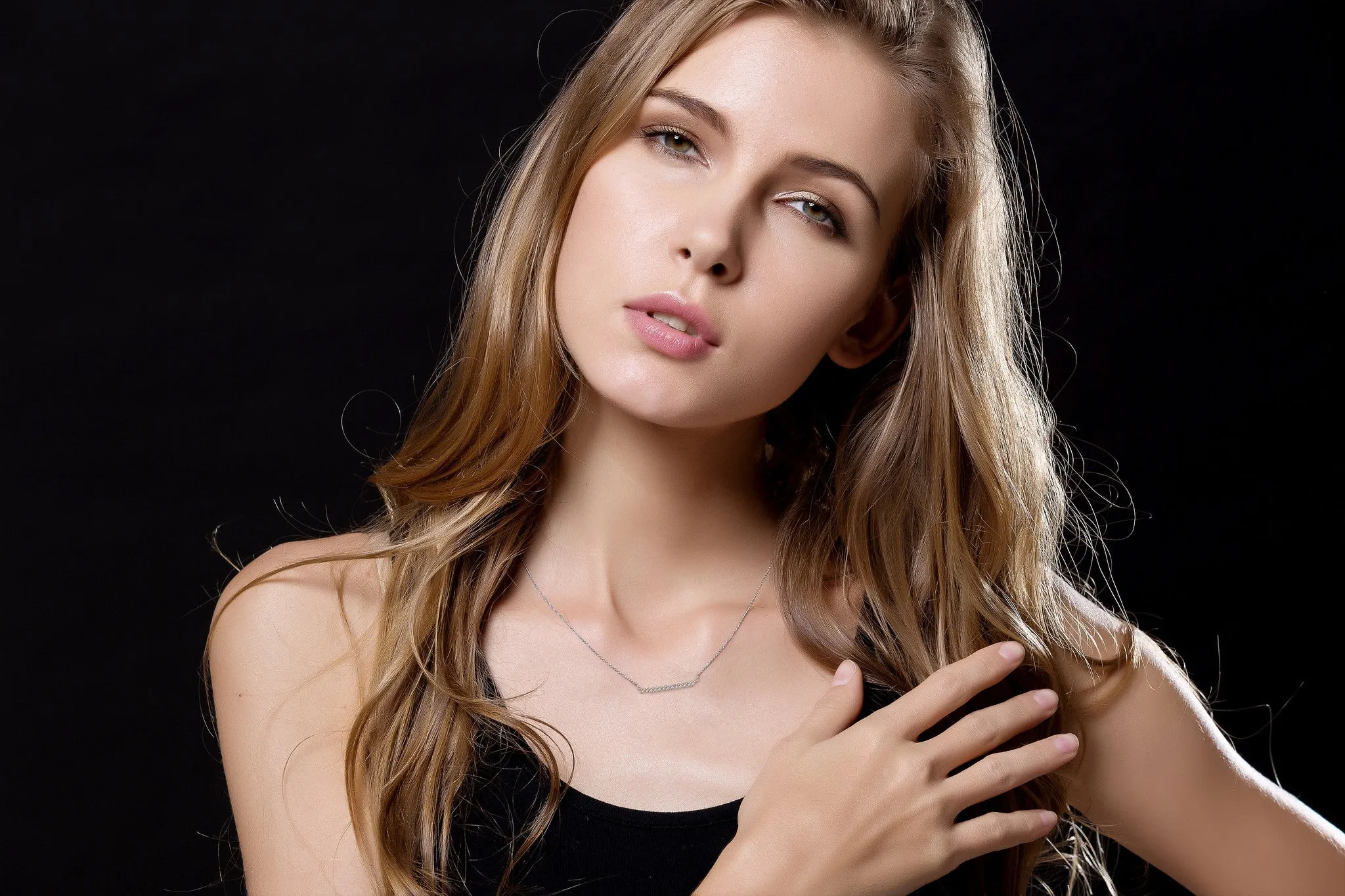 18k Gold Line Diamond Necklace