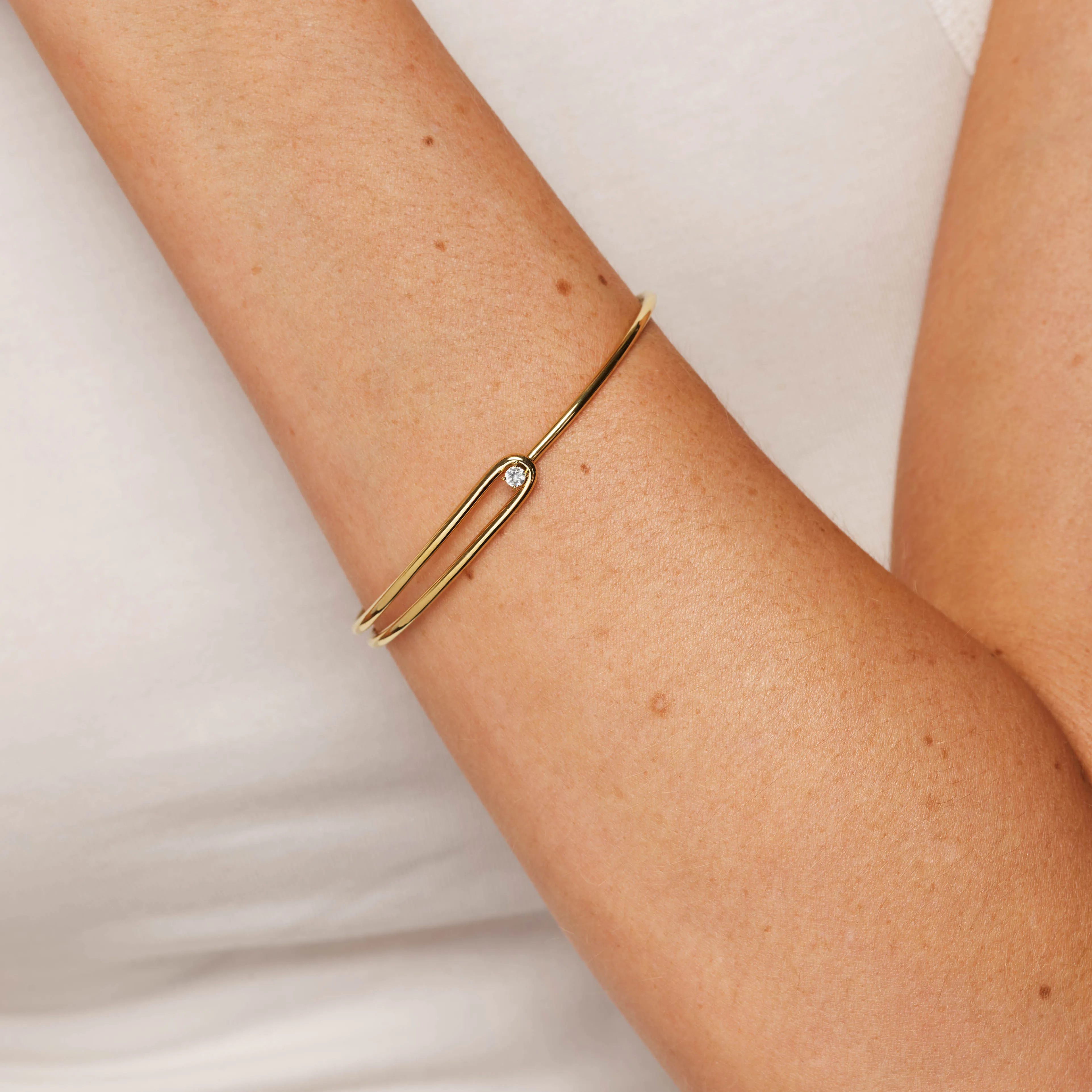 White Topaz Link Loop Bangle in Gold